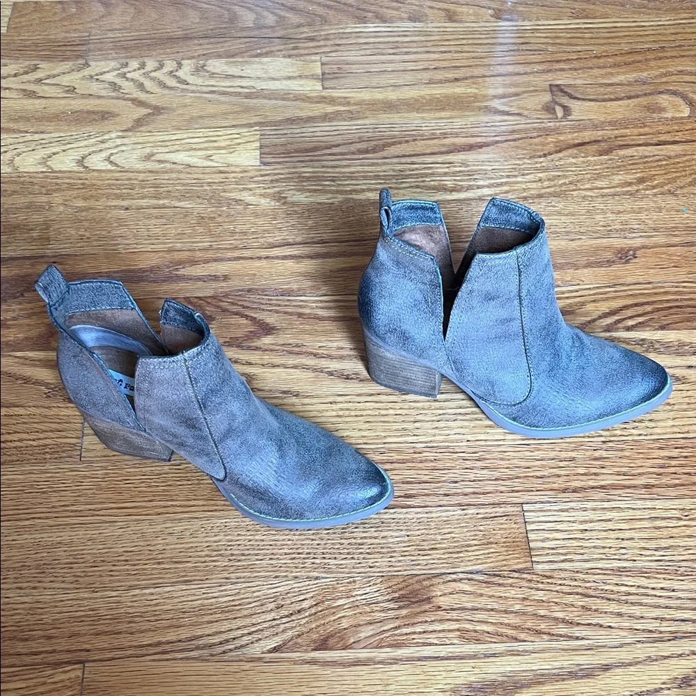 Not Rated distressed metallic